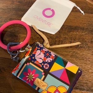 Consuela with Oventure key ring